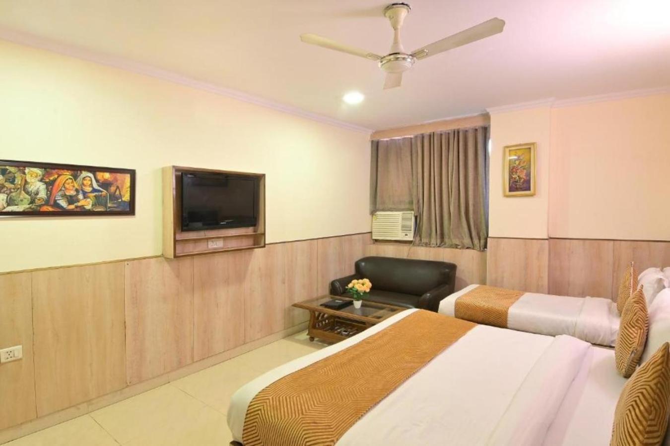 Hotel Castle Blue New Delhi Near Igi Airport Exterior foto