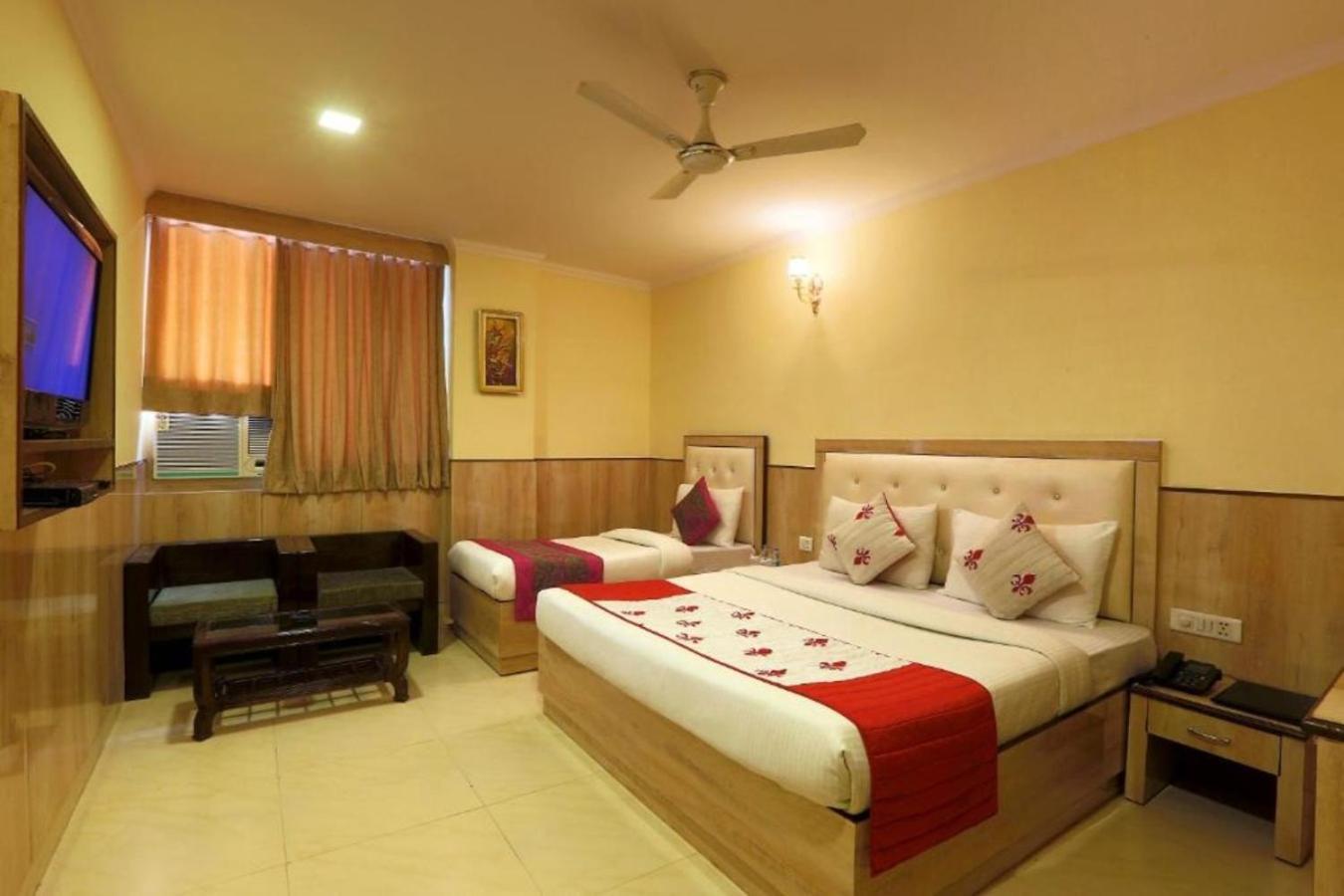 Hotel Castle Blue New Delhi Near Igi Airport Exterior foto
