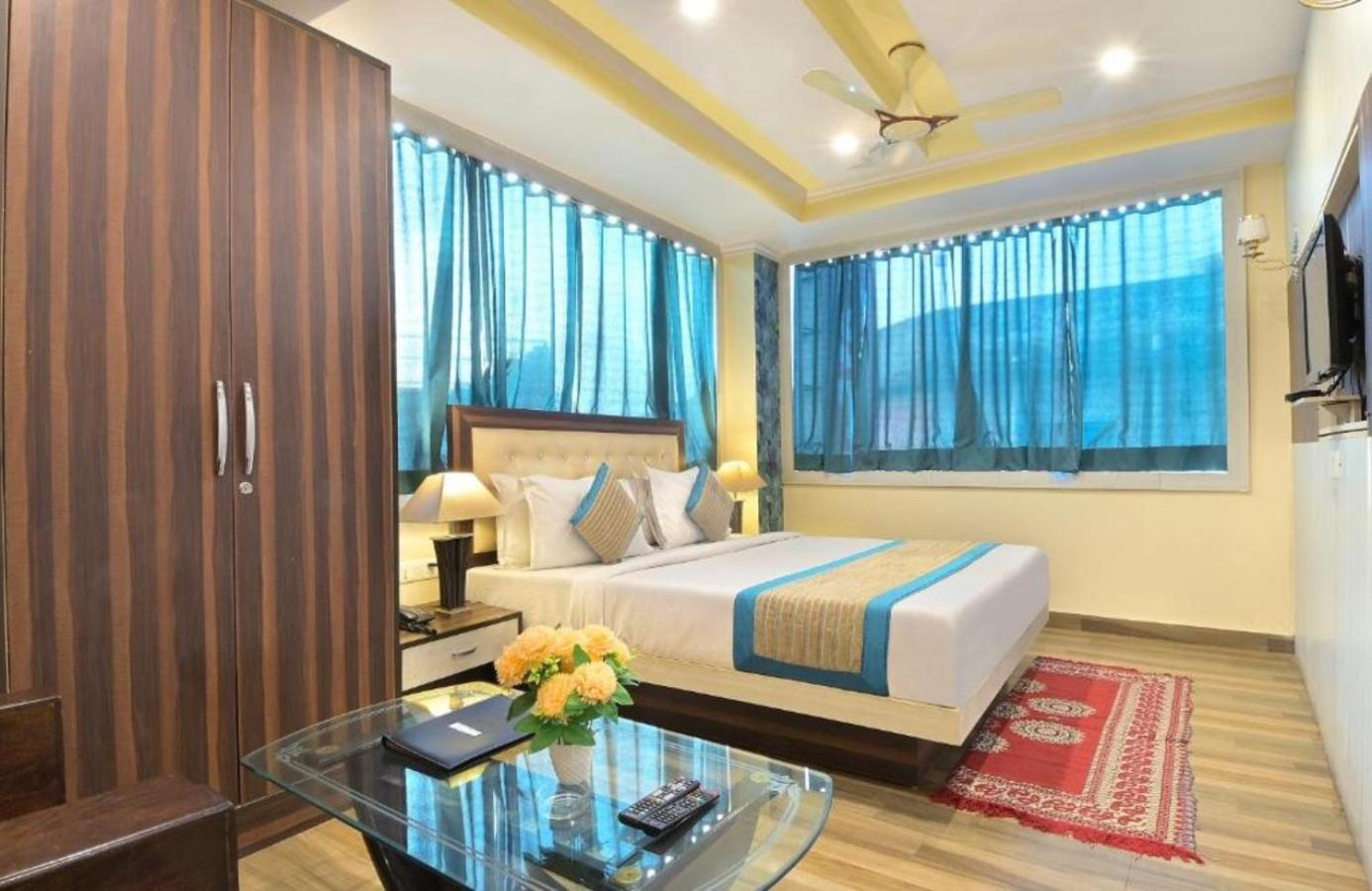 Hotel Castle Blue New Delhi Near Igi Airport Exterior foto