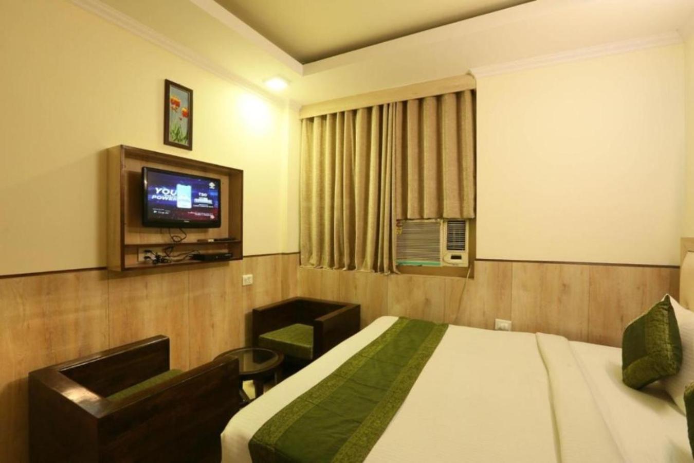 Hotel Castle Blue New Delhi Near Igi Airport Exterior foto