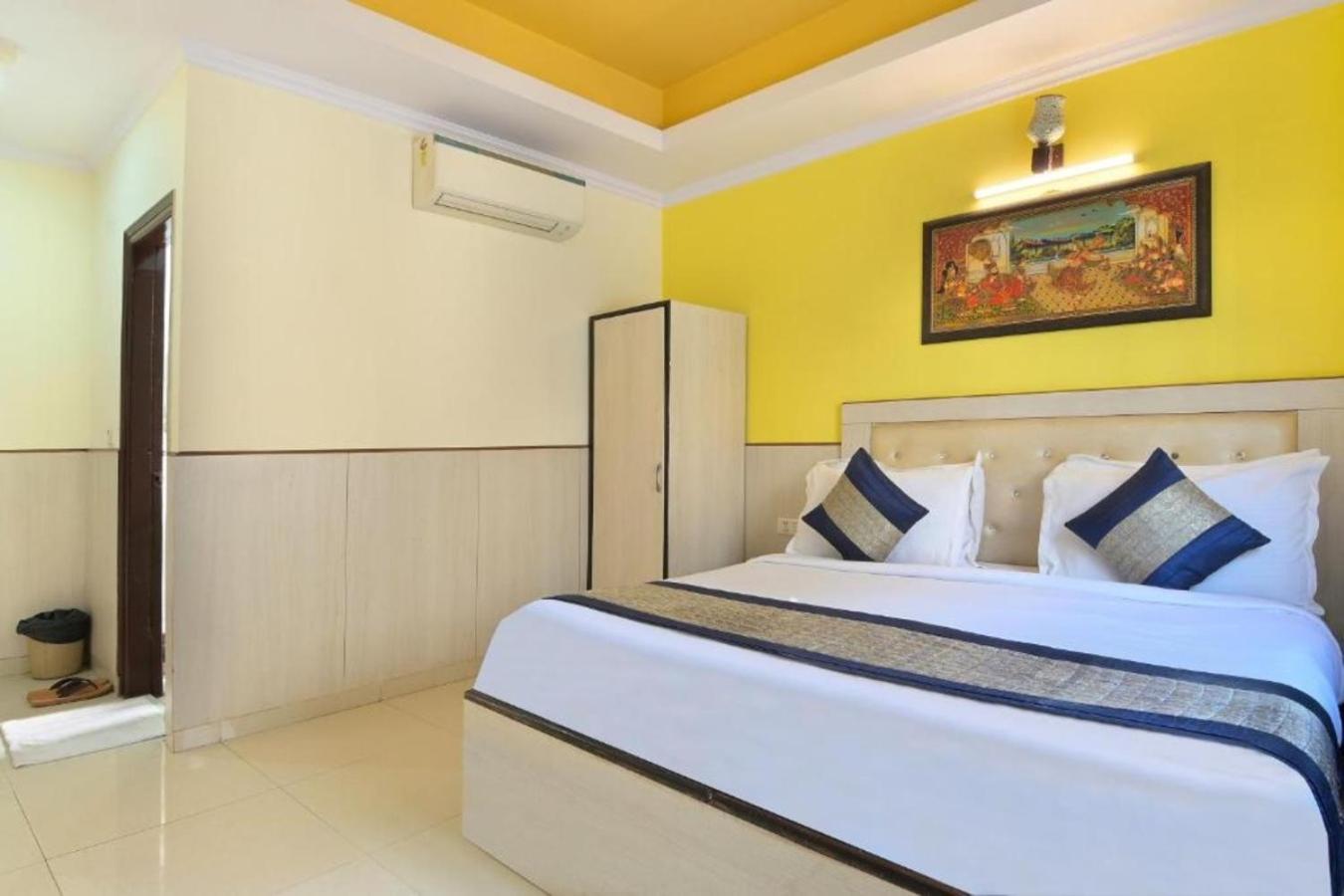 Hotel Castle Blue New Delhi Near Igi Airport Exterior foto