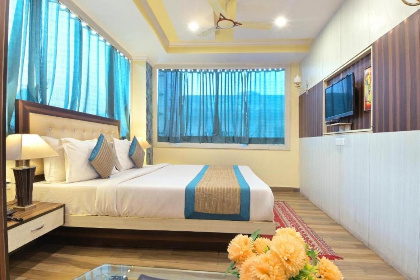 Hotel Castle Blue New Delhi Near Igi Airport Exterior foto