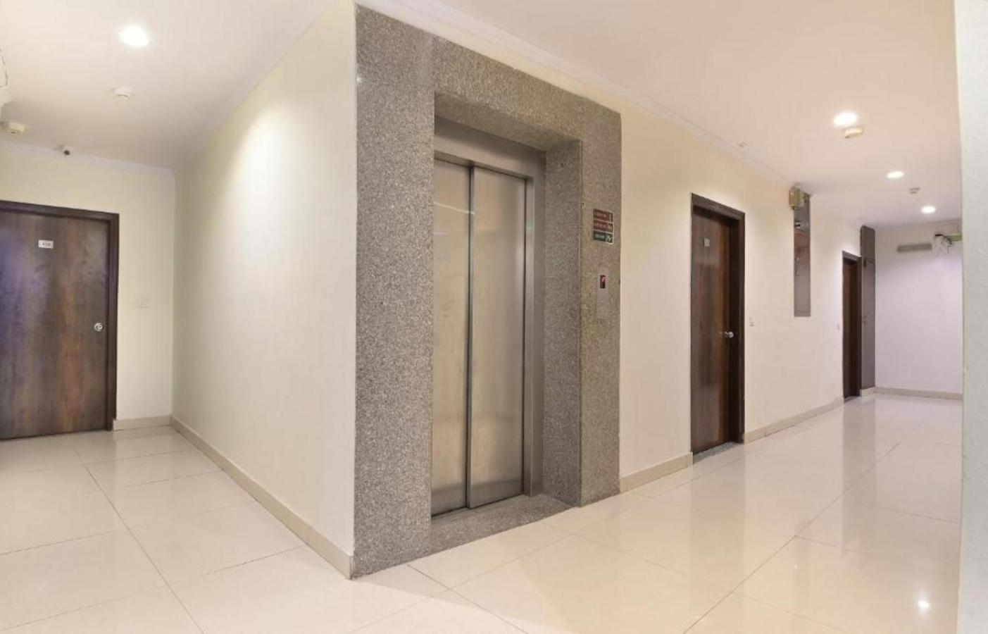Hotel Castle Blue New Delhi Near Igi Airport Exterior foto