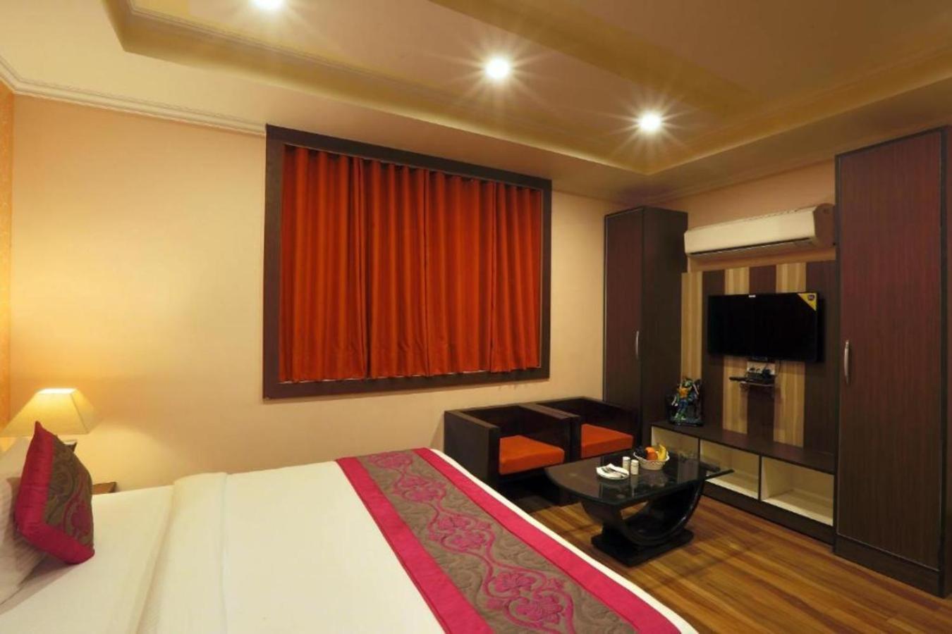 Hotel Castle Blue New Delhi Near Igi Airport Exterior foto