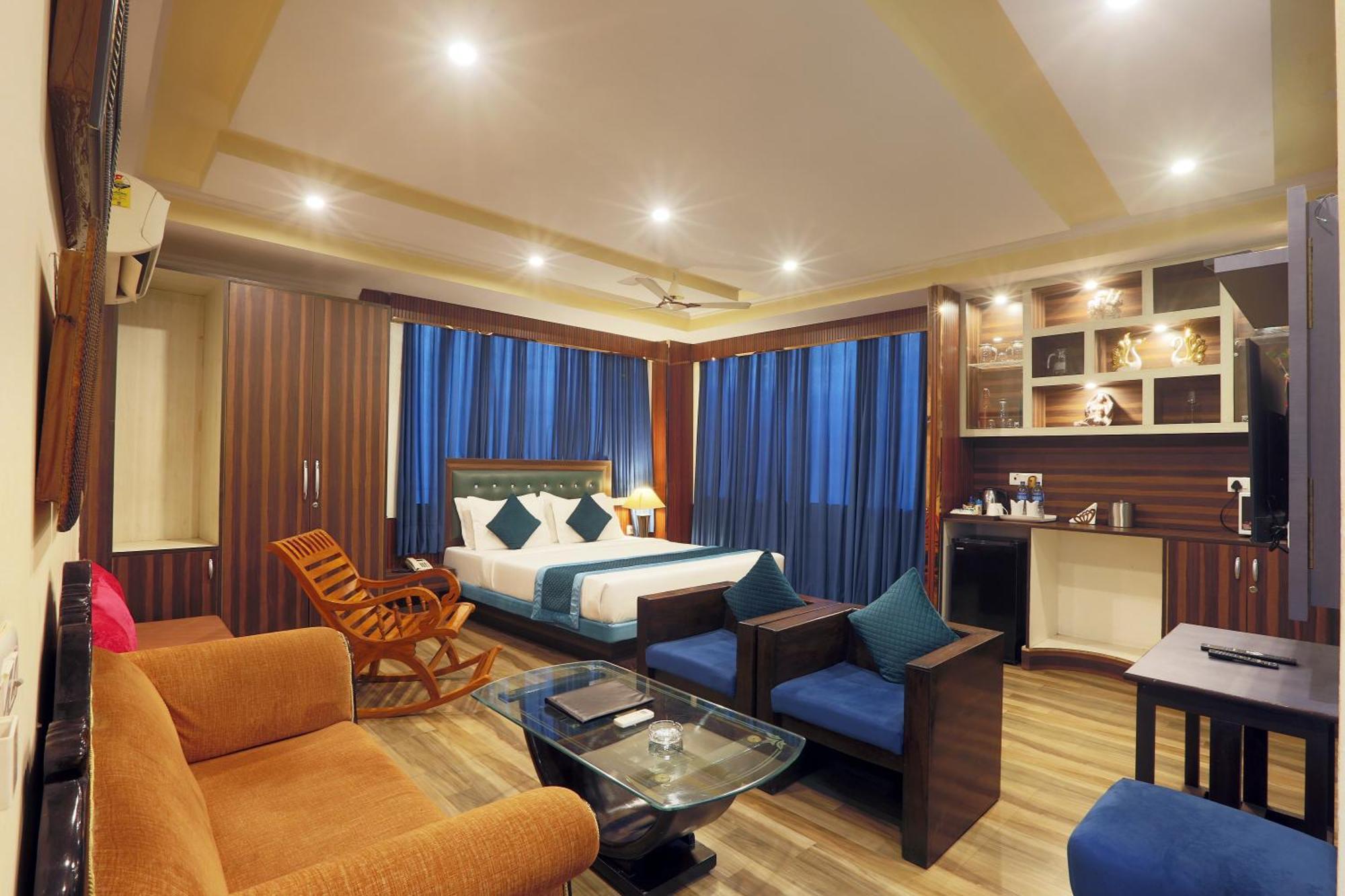 Hotel Castle Blue New Delhi Near Igi Airport Exterior foto