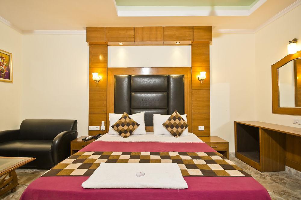 Hotel Castle Blue New Delhi Near Igi Airport Exterior foto
