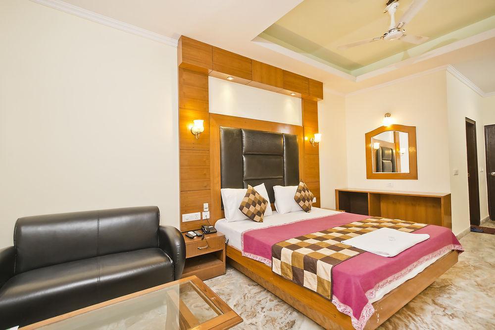 Hotel Castle Blue New Delhi Near Igi Airport Exterior foto